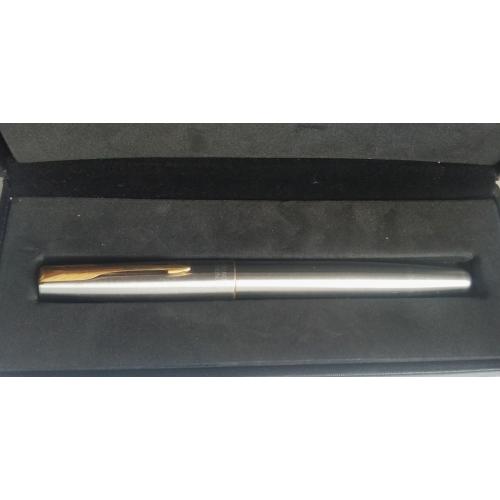 Чорнильна ручка Parker Frontier в сталевому корпусі з позолотою
