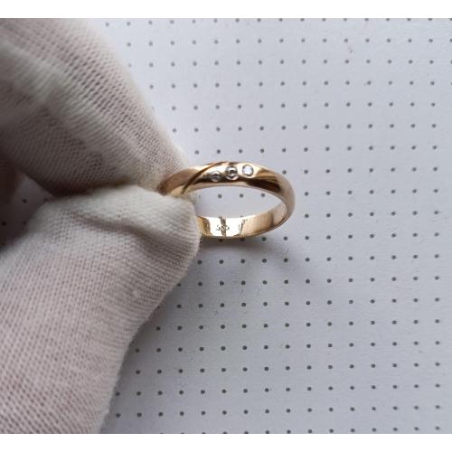 Золоте кільце 8 карат 333 проба, вага 2.43 г, розмір 17, з фіанітами