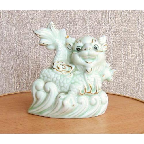 Фарфоровая статуэтка дракончик. 
