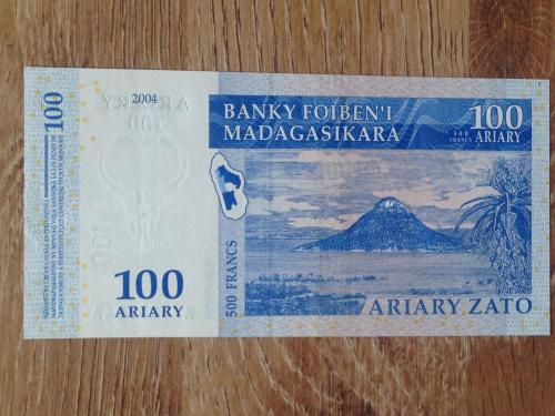 Банкнота 100 ариари Мадагаскар 2004