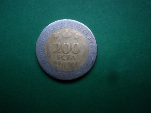 Африка. КФА. 200 франков 2005 г.