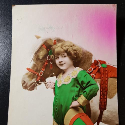 Старинная фото открытка Девочка с лошадкой. Дети