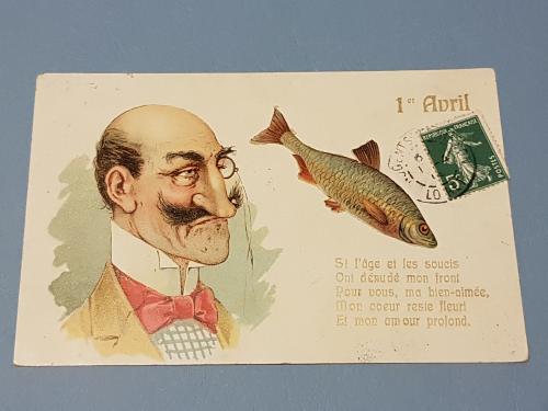 Старинная открытка Мужчина пенсне. Рыба. Юмор