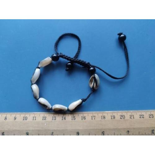 Бижутерия - браслет - бусины , ракушки - есть потеря - Б/У .