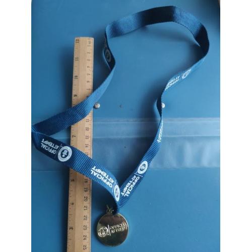 Европа - Медаль - Рекорды ГИННЕСА - Магнитится - муаровая лента . Б/У .