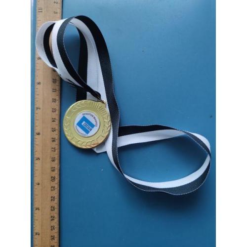 Европа - Медаль - Спорт - Магнитится - муаровая лента . Б/У .