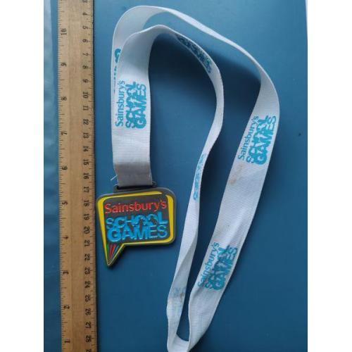 Европа - Медаль - Спорт - Тяж . Мет . - муаровая лента . Б/У .