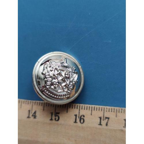 Европа - Пуговица - Геральдика - Б/У .