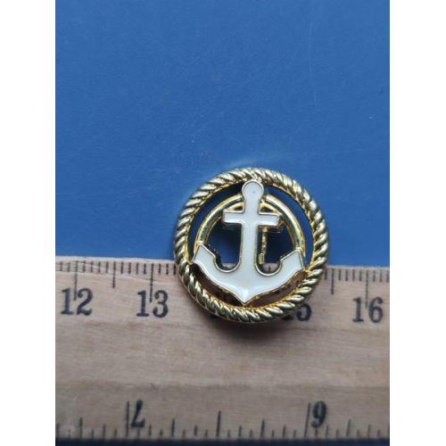 Европа - Пуговица - ЯКОРЬ - пластмасса - Б/У . НЕ частая .