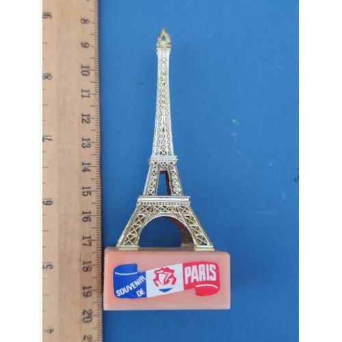 Франция - Париж - Сувенир - " Ейфелева башня " . Б/У .