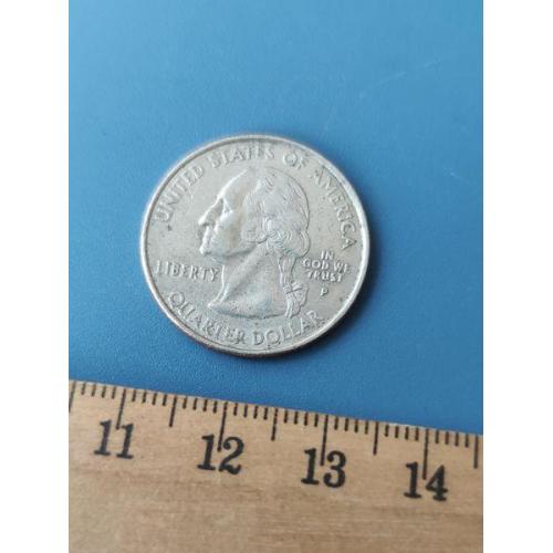 США - 25 центов 2001 год - монетный двор , буква ( Р ) . Б/У .