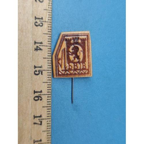 СССР - Значок - ГОРОДА и памятники - дерево - игла . Б/У .