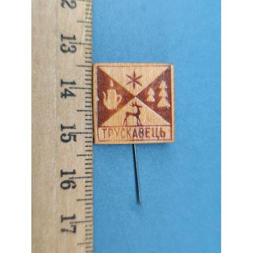СССР - Значок - ГОРОДА и памятники - дерево - игла . Б/У .