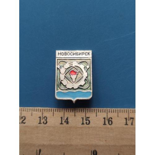 СССР - Значок - " ГОРОДА " - Л/М - Б/У .