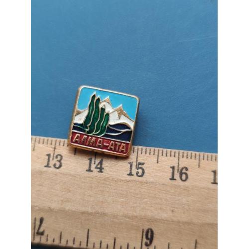 СССР - Значок - " ГОРОДА " - Л/М - Б/У .