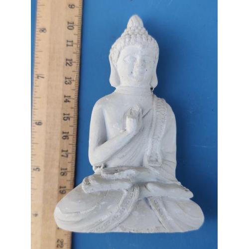 Статуэтка . Б/У . Незначительный скол . ВСЕ по фото .