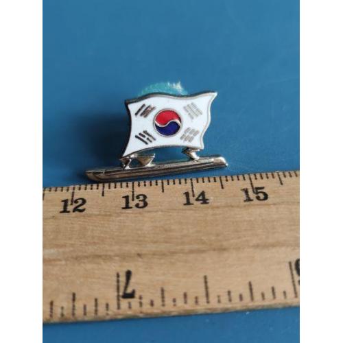 Южная Корея - Значок - Клипса - Тяж . Мет . - Эмали - Б/У .