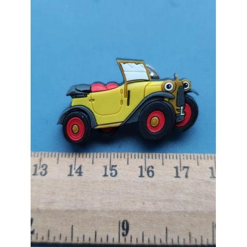 Значок - Европа - Машинка - клеймо - клипса . Редкий - Б/У .