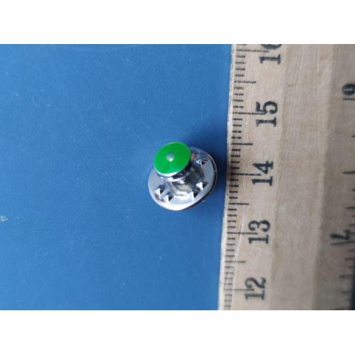 Значок - Мини - Европа - клипса - НЕ магнититься . Б/У .