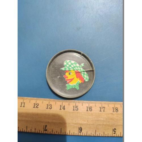 Значок - СССР - " Мультики " - оргстекло - Б/У .