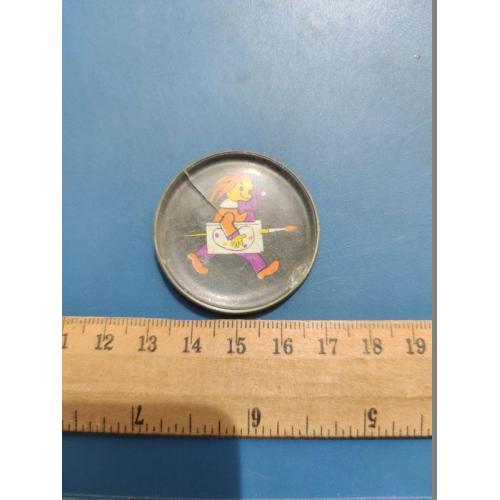 Значок - СССР - " Мультики " - оргстекло - Б/У .