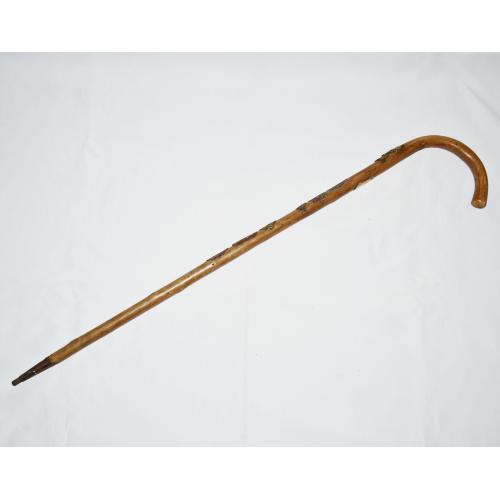 Альпийская трость путешественника с накладками за горные переходы, довоенный период. Длинна 81 см.