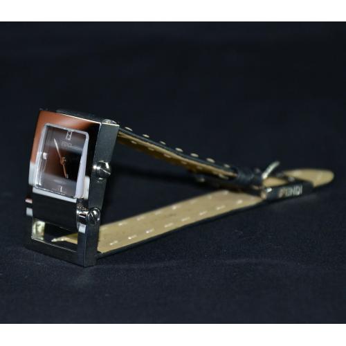 FENDI Наручные часы