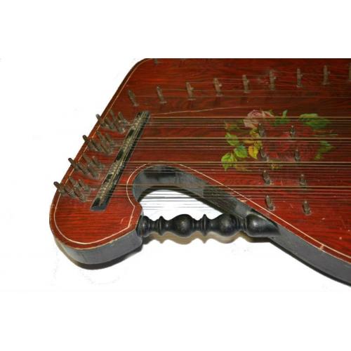 Инструмент типа: Скрипка-цитра 