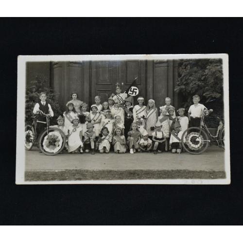 Карнавал «Гитлерюгенд» (Hitlerjugend).  Открыточный формат.