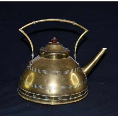Латунный чайник, дизайн и исполнение Яна Эйзенлёффеля / Нидерланды.