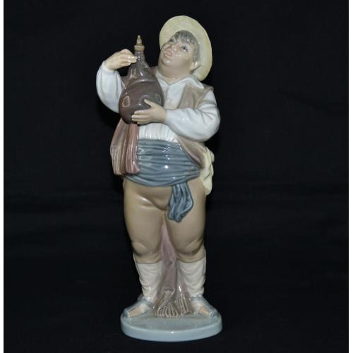 Lladro 5165 Sancho Panza с кожаной бутылкой. 