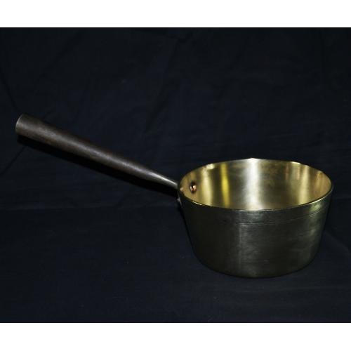 Старинная латунная кастрюля