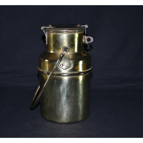 Винтажное латунное бедон для молока .