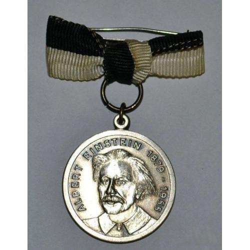Юбилейная медаль Эйнштейн 1879- 1955, в серебре.