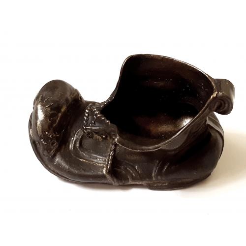Старинная статуэтка пепельница старый башмак, антикварный ботинок из латуни