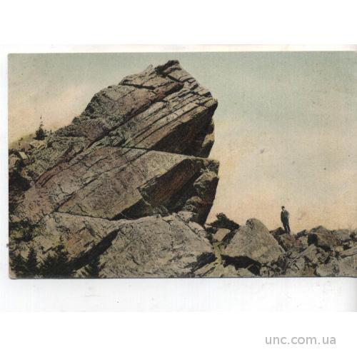Скала на вершине горы Таганая, блтзь Златоуста.