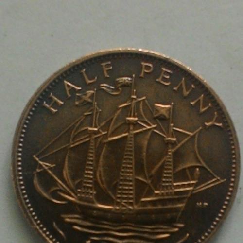 Half penny 1966 года.