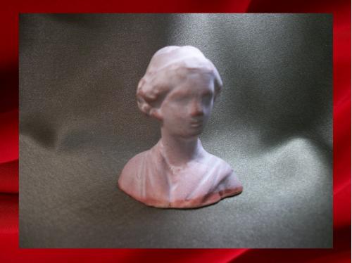 1845 Бюст, скульптура, голова женщины, высота 7 см