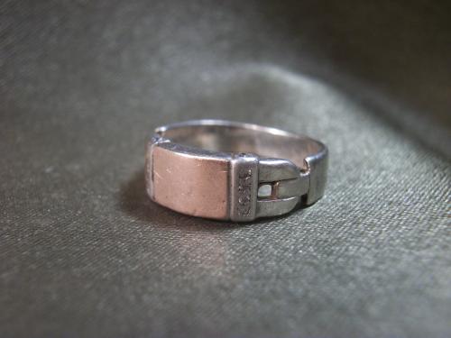 2С43 Перстень, кольцо, серебро, фиониты. Вес 4,2 гр, диаметр 1,8 см