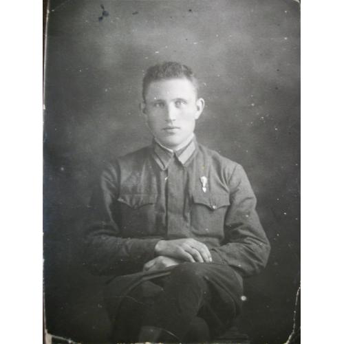 3Д222 Фото военного. На фото знак парашютист. 1939 год