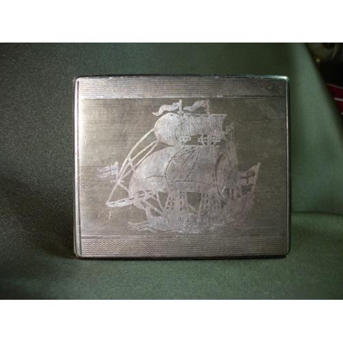 5.757 Портсигар, корабль, парусник, шхуна, парусное судно. Дарственная надпись 1943 год