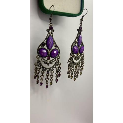 6lt108 Серьги. Винтаж. Европа. Длина 8,5 см Есть потеря маленьких камешков