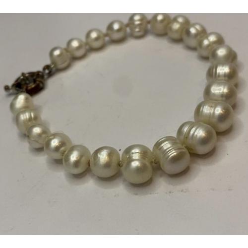 6lt111 Браслет из натурального жемчуга. Длина 21,5 см. Вес 17,5 гр