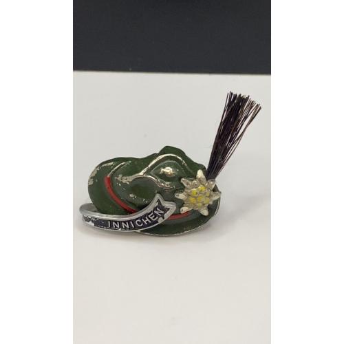 6lt118 Знак, брошь Шляпа. Туризм, альпинизм, эдельвейс. Европа. Ширина 3 см. Незначительная потеря к