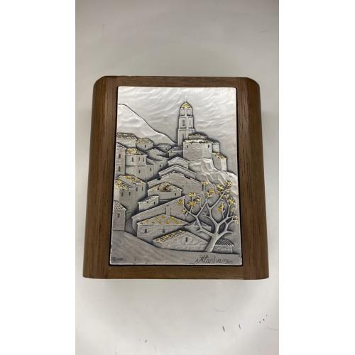 6lt38 Деревянная сигаретница с серебренной объемной накладкой. Ящичек со стопером