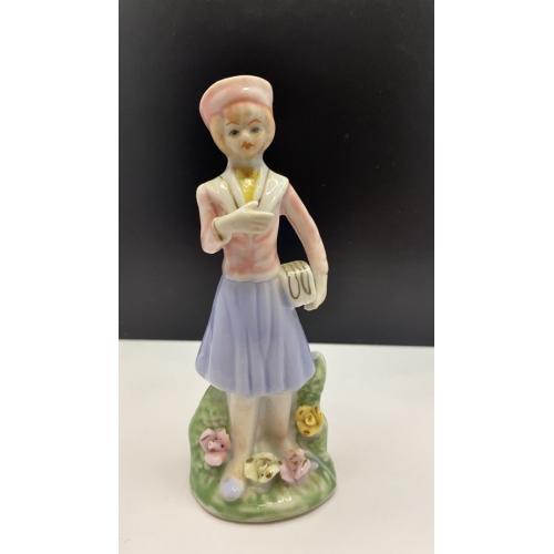 6lt50 Девушка с сумочкой. Фарфор. Европа, Италия. Высота 14,5 см. Целая