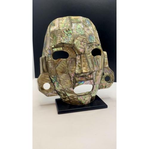 6lt69 Маска из перламутра. Южная или Центральная Америка. Высота 18,5 см