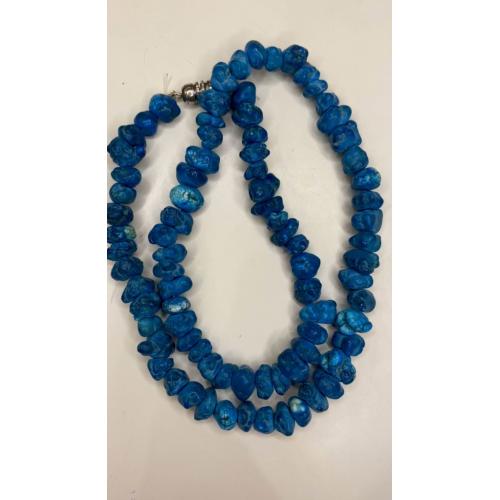 6lt7 Бусы с камня. Скорее всего крашеный хаулит или магнезит под бирюзу. Общая длина нитки 46 см