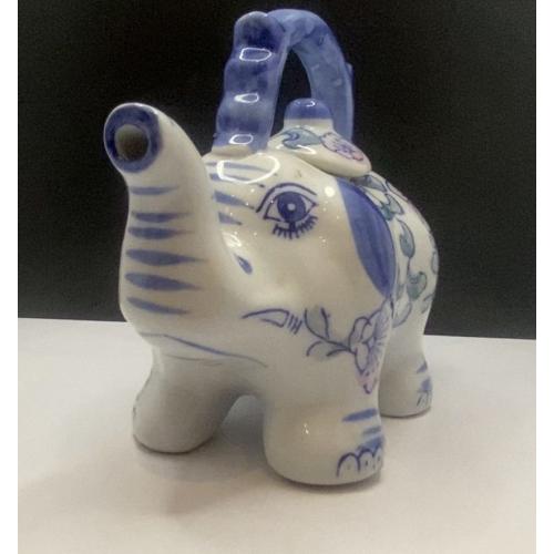 6lt96 Чайник, заварник. Слон, слоник. Фарфор. Китай. Целый