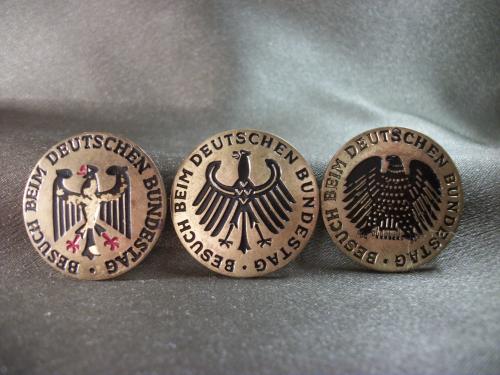 990  Знак. ФРГ, Германия, Бундестаг. Три знака разного периода с разными орлами. Тяжелый металл